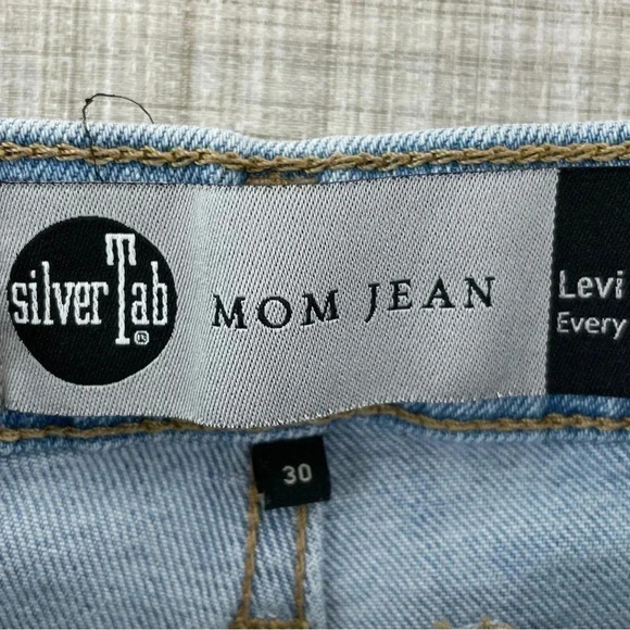 Levi's SilverTab Mom Jean High Rise Women's 30 distressed 2515 - Picture 5 of 10